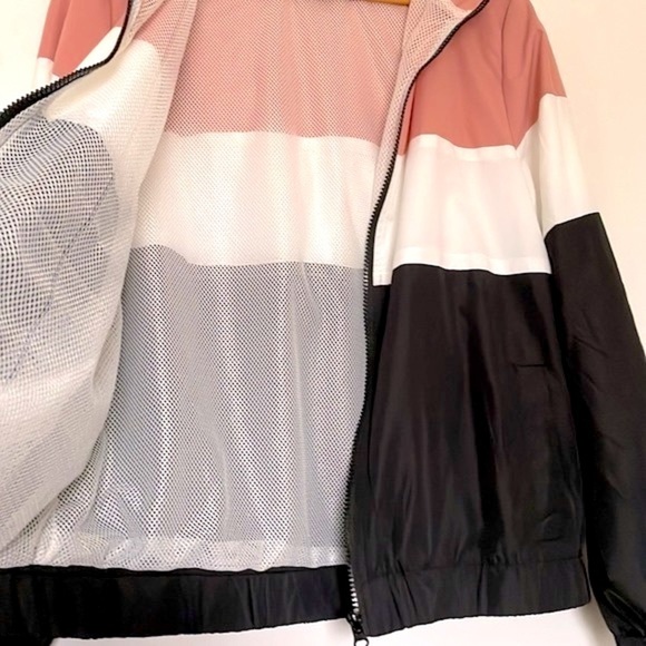 NWOT - Ambiance Apparel Women's Junior Hooded Full Zip Windbreaker Jacket - Picture 5 of 6